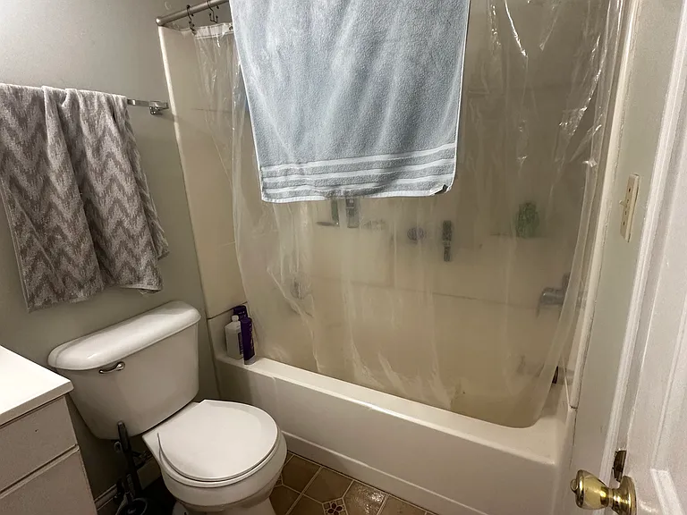 2357 W Clifton Ave #2 — Photo 8