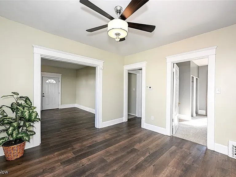 204 W Summit St — Photo 13