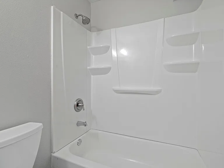 Oak Street Flats: Ranch Style Fully Remodeled Come Check Us Out — Photo 38