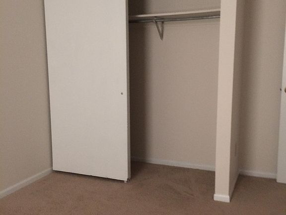 4th image of 444 Blenheim Ct