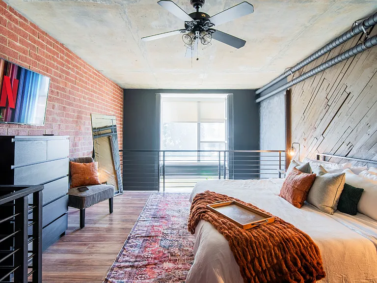 710 W Trade St #308 — Photo 5