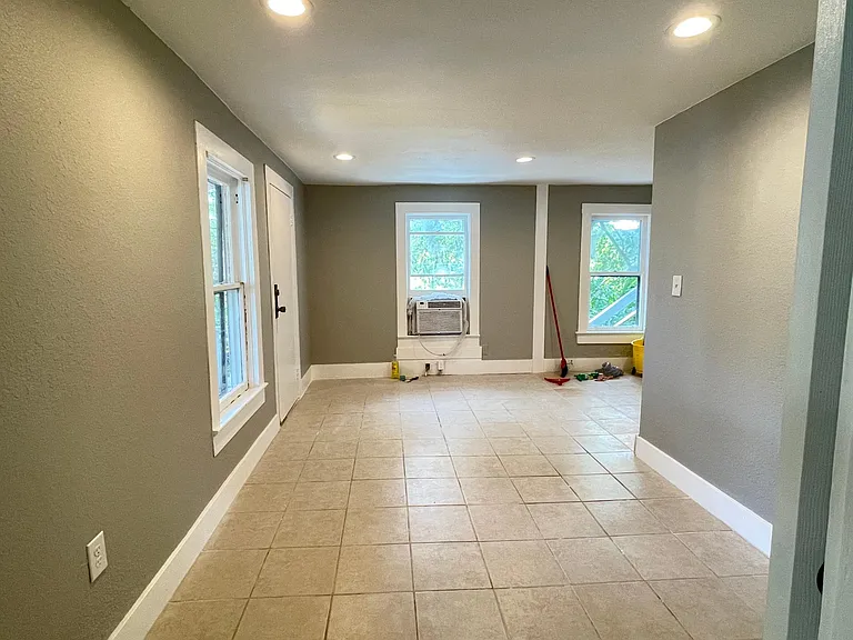 608 E Anderson St #4 — Photo 10