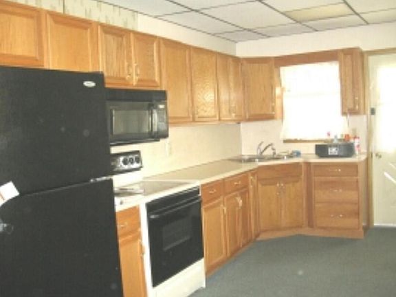 4th image of 399 W Main St