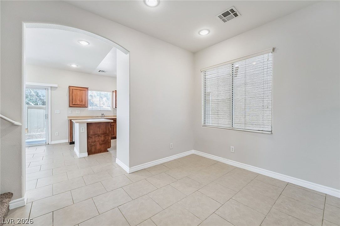 10925 Colour Magic St — photo 5