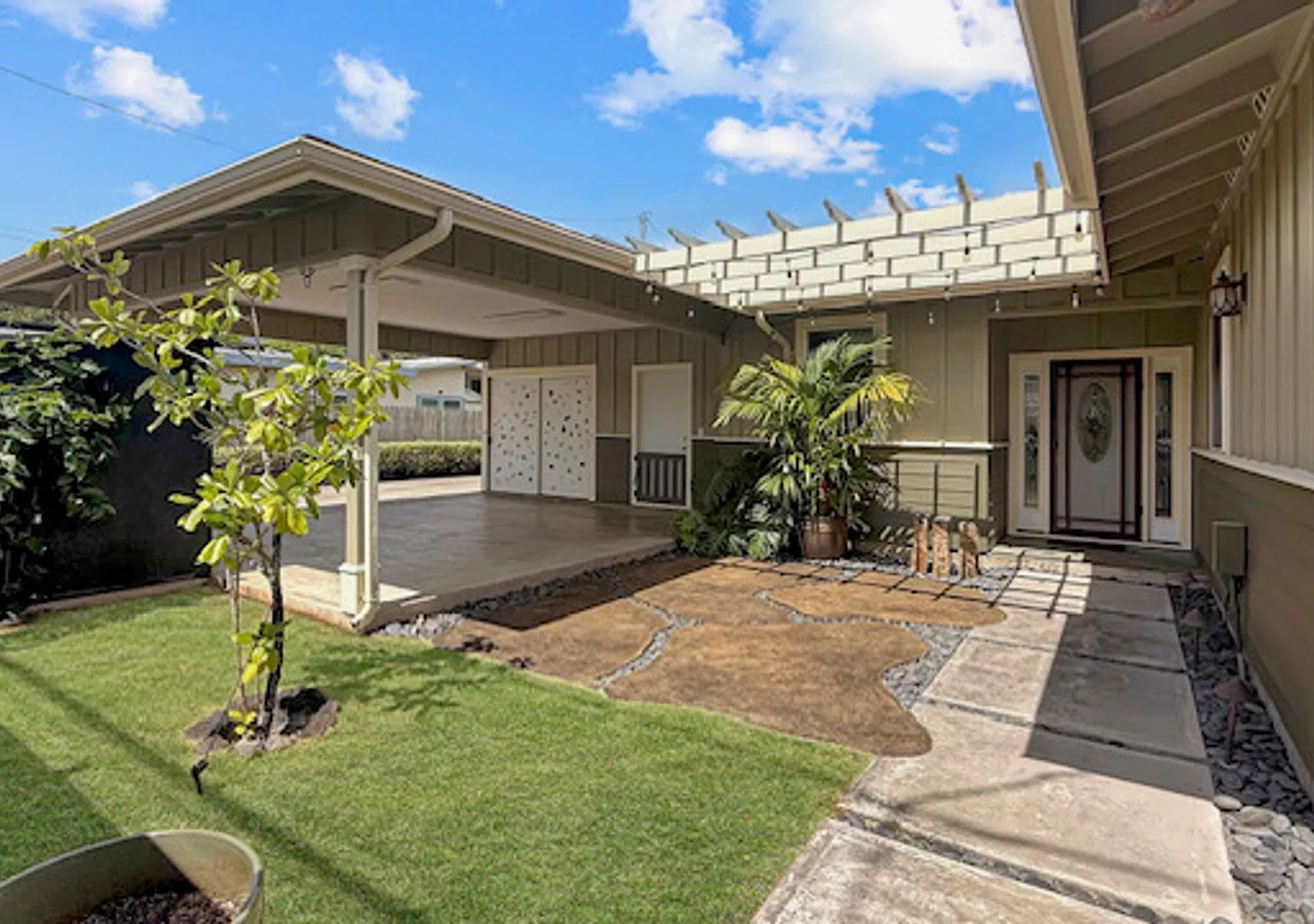 Beautiful 3 Bedroom 2 Full Bath Updated Single Family Home in the Heart of Kailua — Photo 1