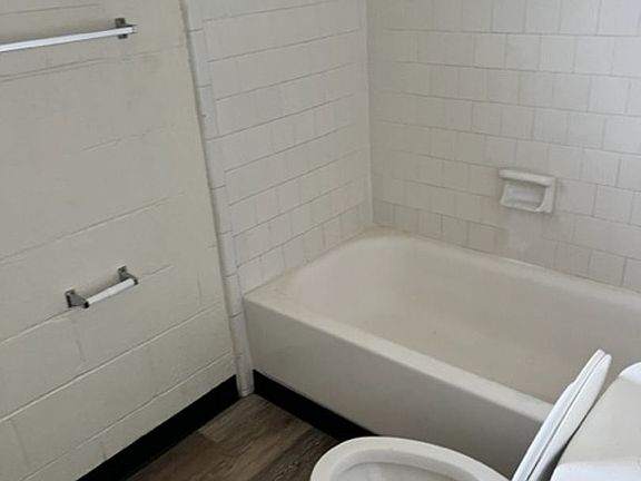 3rd image of 2500 Holton St #E229