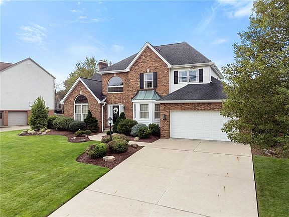 3rd image of 233 Meadowbrook Dr