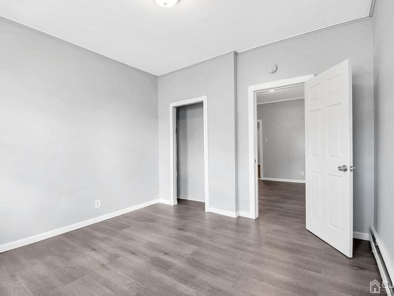 5th image of 266 Davidson Ave