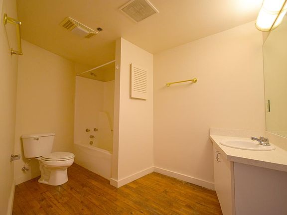 4th image of 319 President Clinton Ave Ste 204