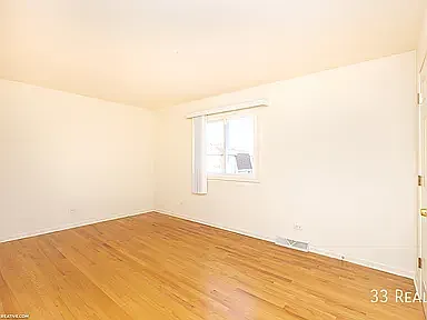 212 Surrey Dr — Photo 6