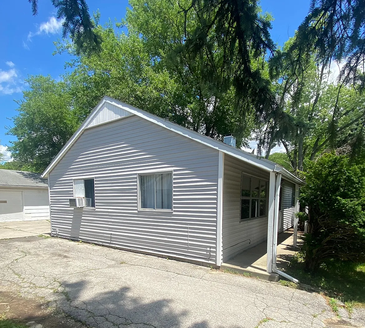 3 bed, 960 sqft, $1,095 — Photo 2