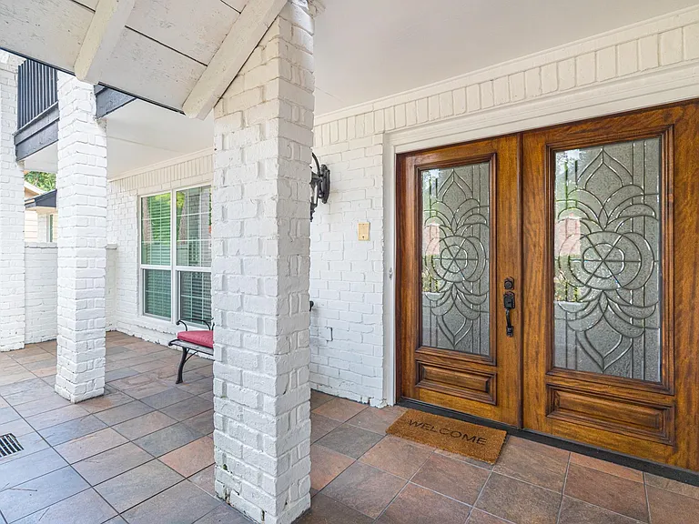 16902 Summit Oaks Ln — Photo 2