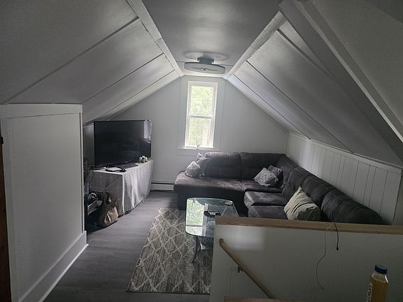 2nd image of 1213 Union Ave #B