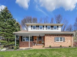 2 Grouse Ln, Clark, NJ 07066