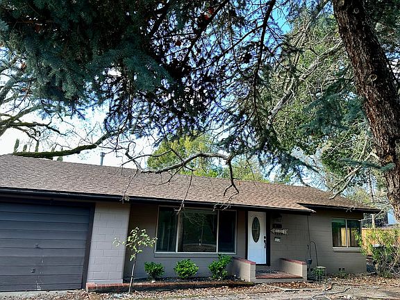 One car garage and driveway.