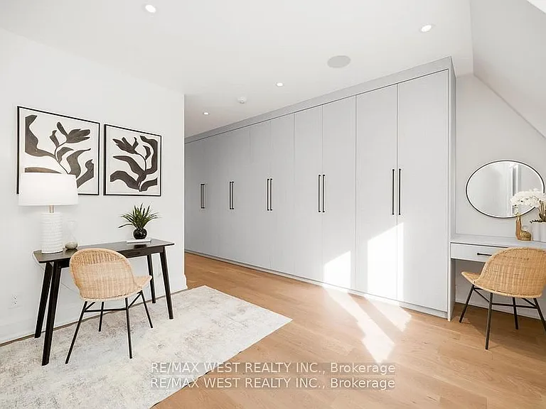 390 Saint Clarens Ave #UPPER — Photo 13