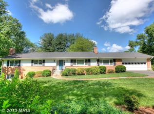 826 Walker Rd, Great Falls, VA 22066