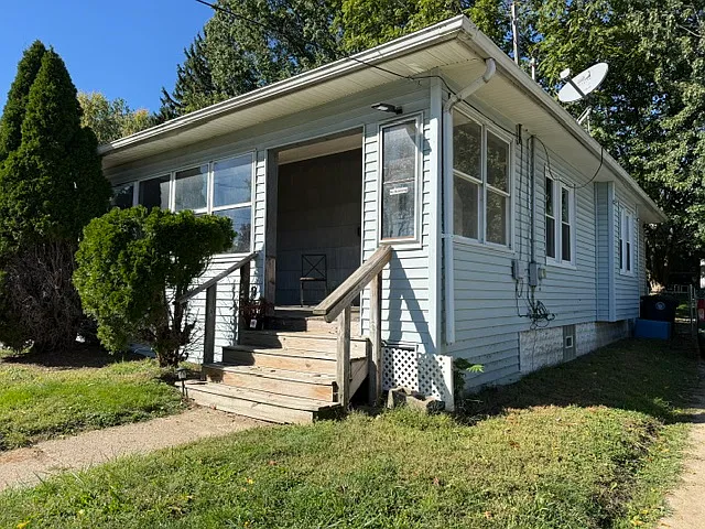 1877 Marks Ave — Photo 2