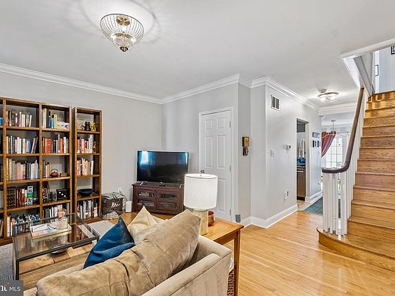 5th image of 1824 Montrose St