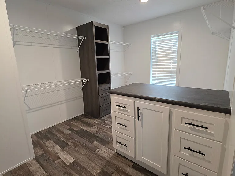 209 W Lake St — Photo 15