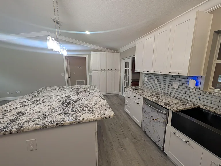 625 Coconut Ave N — Photo 5