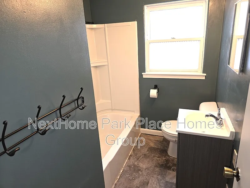 3 bed, 2.0 bath, 1200 sqft, $1,650 — Photo 4
