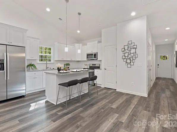 5430 Howard St, Charlotte, NC 28269