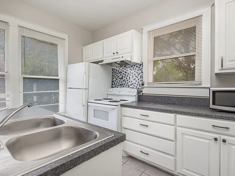1230 Kings Hwy #3 — Photo 6