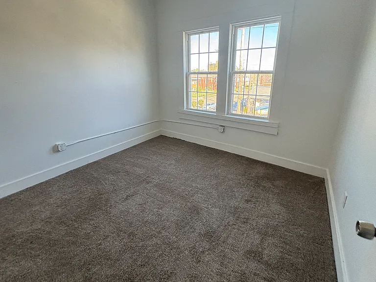 13000 Buckeye Rd #10 — Photo 5