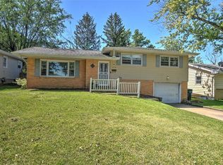 2279 W Grandview Dr, Decatur, IL 62526