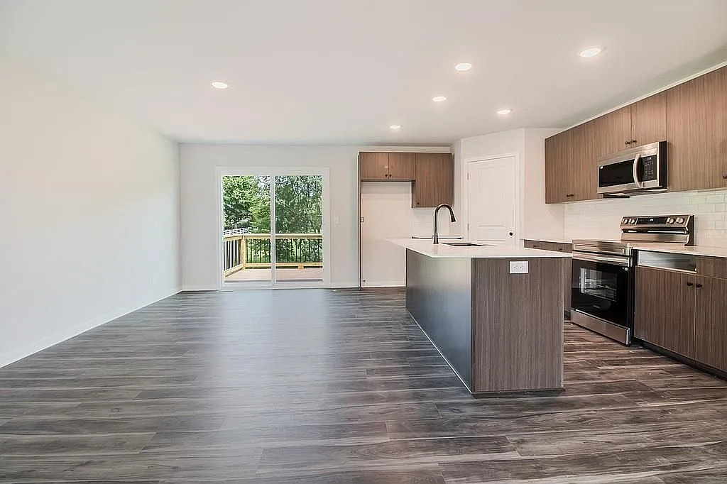 3 bed, 2.5 bath, 1780 sqft, $2,895 — Photo 2