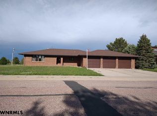 2880 Monument Valley Dr, Gering, NE 69341