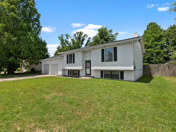 908 Cambridge Dr, Sikeston, MO 63801