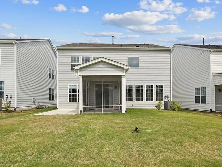 1929 Rothesay Dr — Photo 3