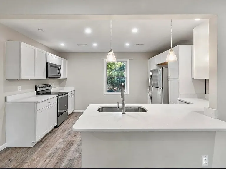 960 Savage Rd — Photo 2