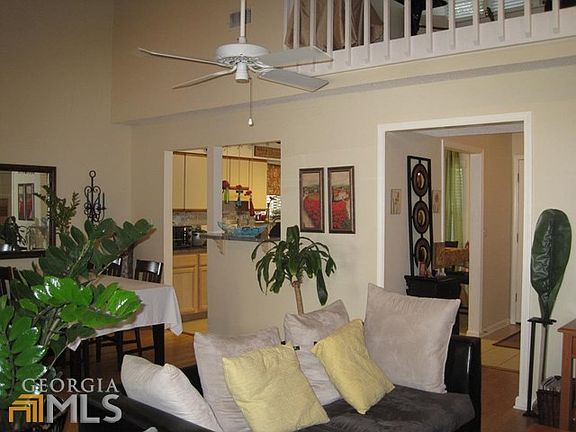 3rd image of 1184 Empire Cir