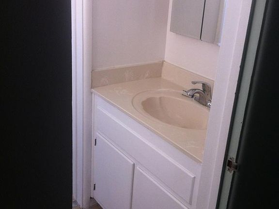 4th image of 1301 Vanderbilt Dr