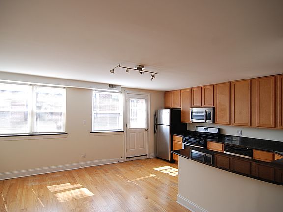 4th image of 5322 N Francisco Ave #2
