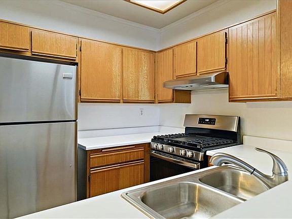 5th image of 23605 Del Monte Dr Unit 258