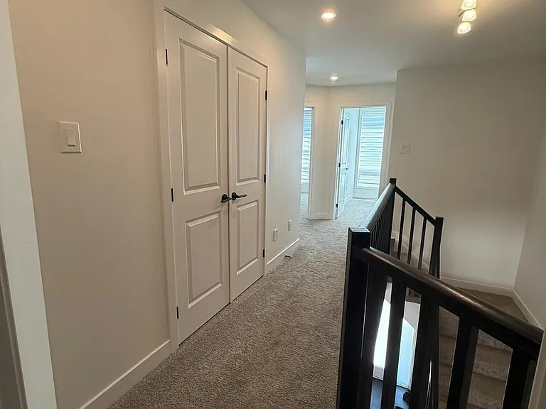 92 Longworth Ave — Photo 17