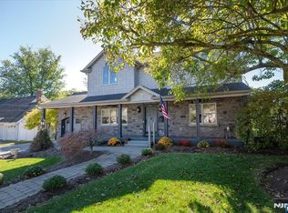 817 River Dell Rd, Oradell, NJ 07649