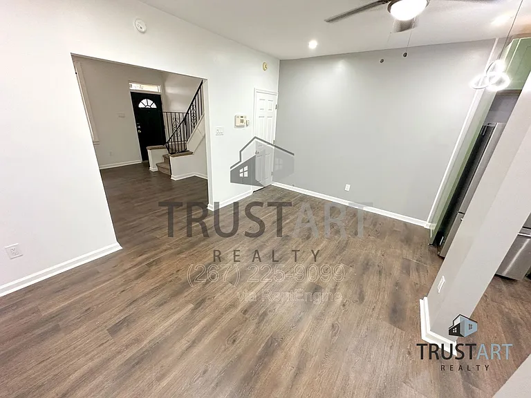 1953 N Hollywood St — Photo 5