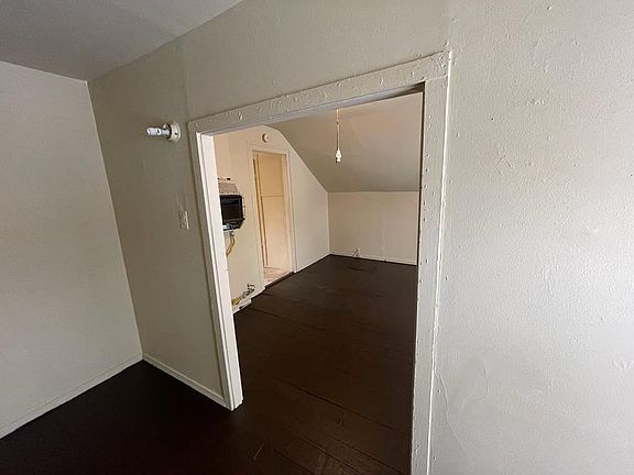 4th image of 7911 Lawn Ave #Up