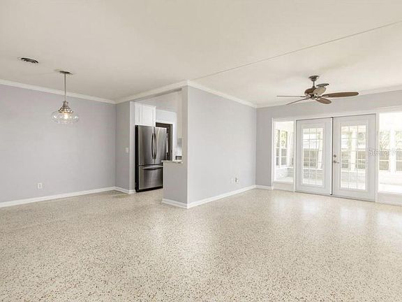 4th image of 2240 Lanai Ave