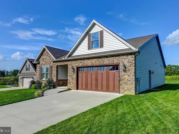 29 Smith Cir, Littlestown, PA 17340