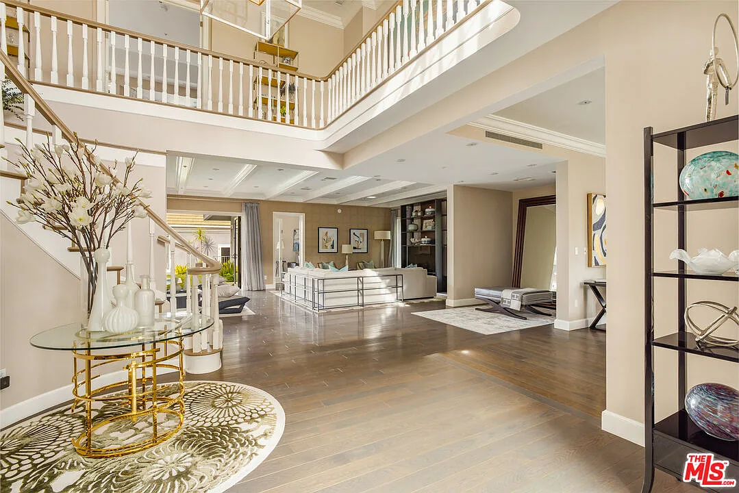 8 bed, 9.5 bath, 8085 sqft, $65,000 — Photo 3
