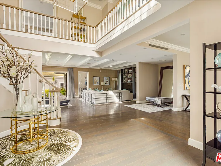 720 N Crescent Dr — Photo 3