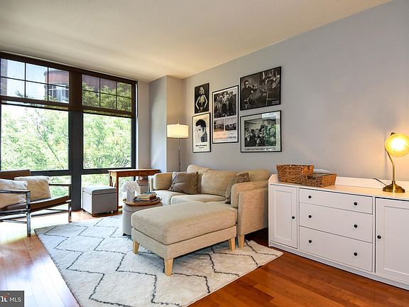 3rd image of 1021 N Garfield St APT 346