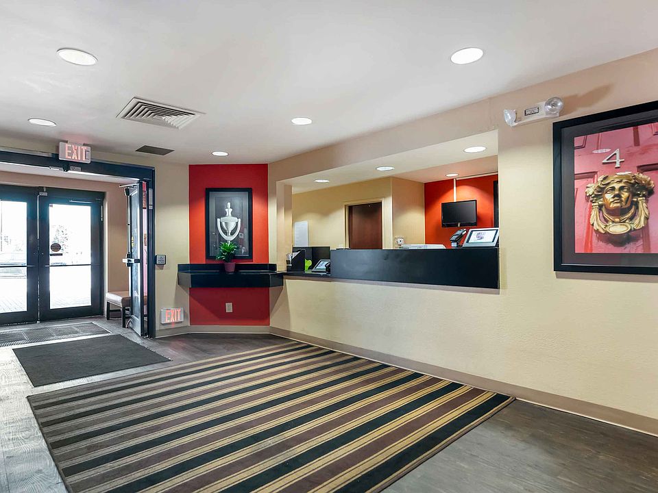 Lobby and Guest Check-in