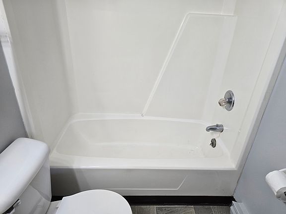 4th image of 7200 N 32nd St #4